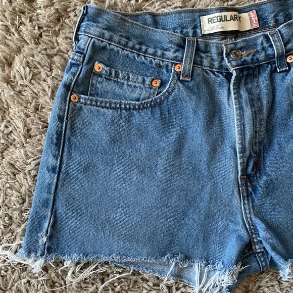 LEVI’S 505 Vintage Cutoff Jean Shorts - Picture 5 of 7